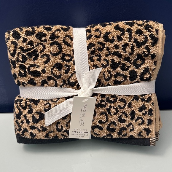 NWT Rachel Zoe Set of 2 Cheetah Print Hand Towels - Picture 1 of 4